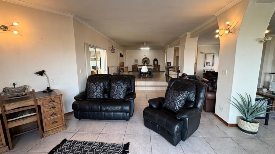 5 Bedroom Property for Sale in Sandbaai Western Cape